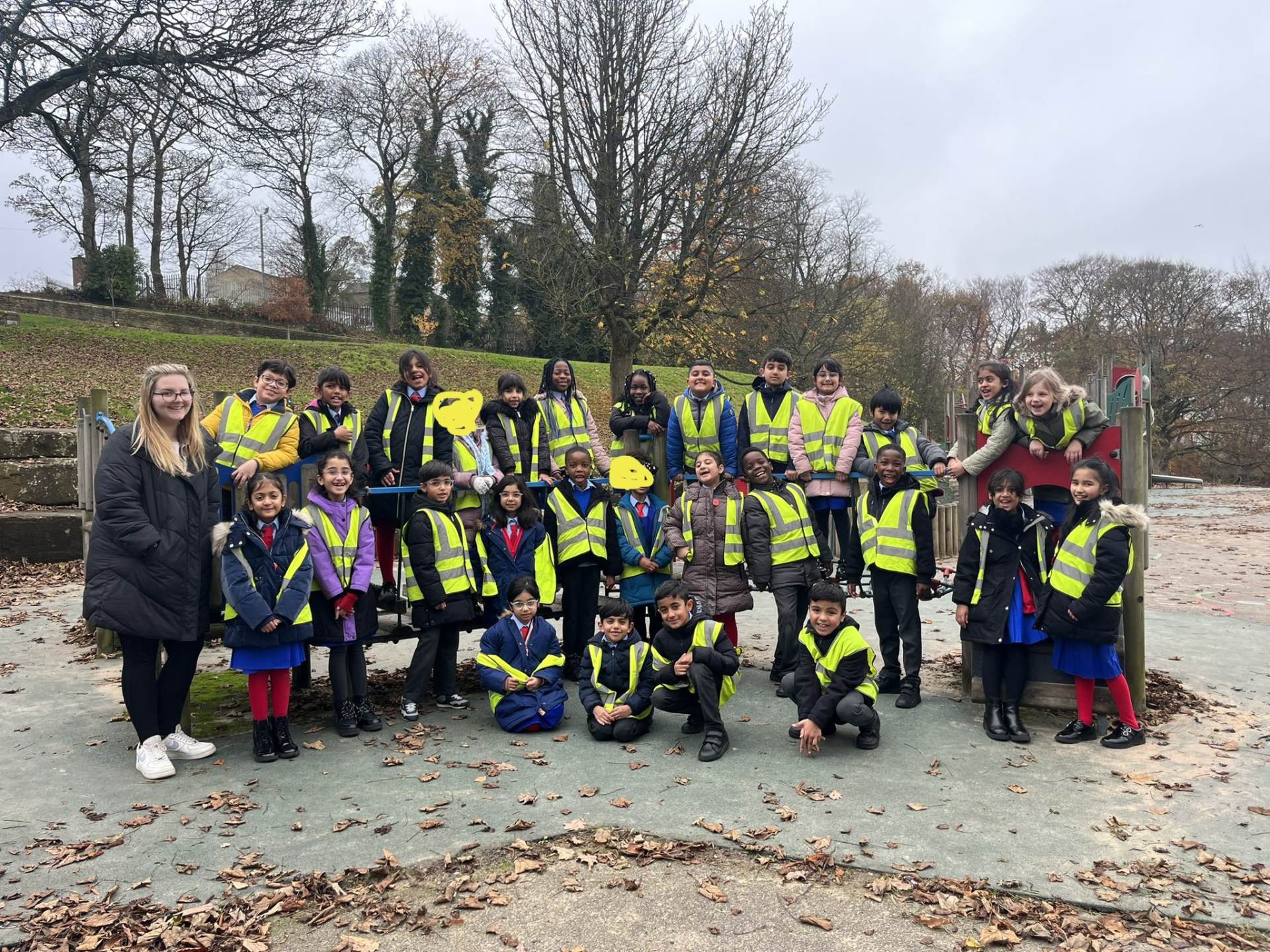 Year 3 class on their school trip to Cliffe Castle